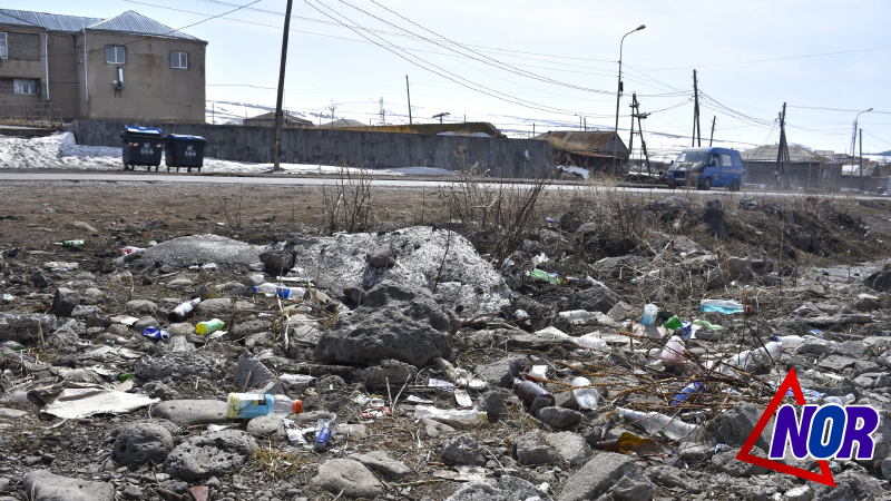 Мусор не в контейнере, а рядом. Почему?