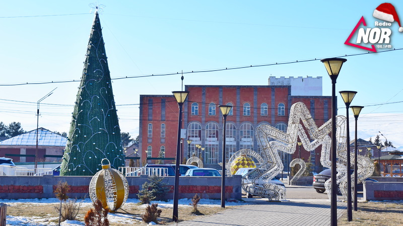 Мнения жителей о новогодних украшениях в Ниноцминде