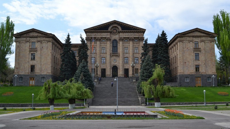 Между депутатами парламента Армении произошла стычка/видео