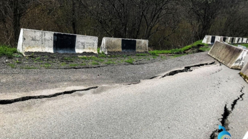Часть автомобильной трассы в Бакуриани повреждена