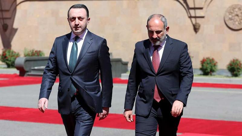 Ираклий Гарибашвили проводил премьер-министра Армении из Тбилисского международного аэропорта