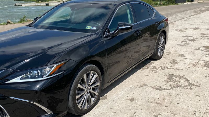 Продается машина марки Lexus ES 350,551 08 59 60