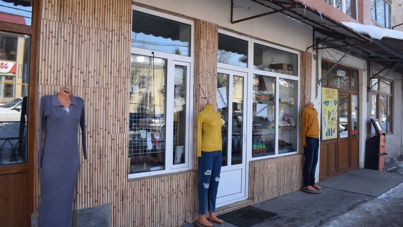 Магазин Ninocminda Shop по адресу ул. Свободы 17, объявляет распродажу на всю одежды