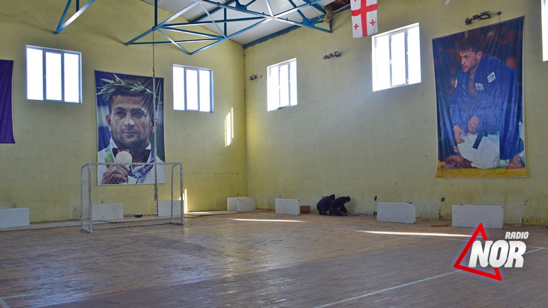 Начаты работы по установлению системы отопления в спортивной школе Ниноцминды