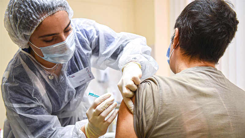Вакциной «АстраЗенека» будут прививаться и лица старше 45 лет