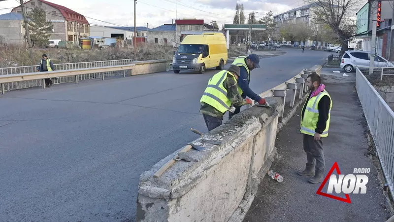 Նինոծմինդայի կենտրոնական կամրջի կոսմետիկ վերանորոգումից հետո դեռևս կան թերություններ