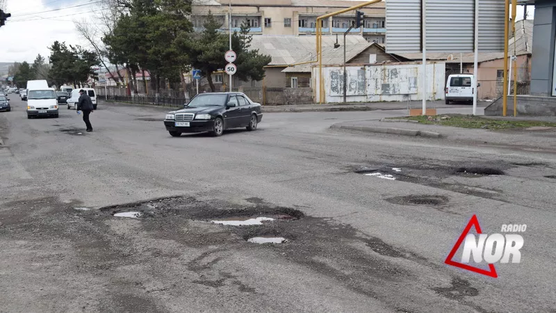 В Ниноцминде тендер на заделку ям на дорогах объявлен в третий раз