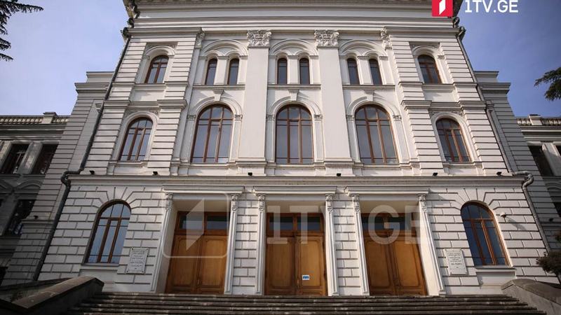 Студенты Тбилисского государственного университета ворвались в кабинет ректора
