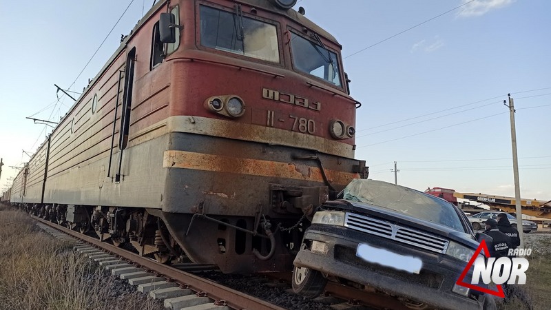Поезд сбил автомобиль на железной дороге Мамзара-Ниноцминда