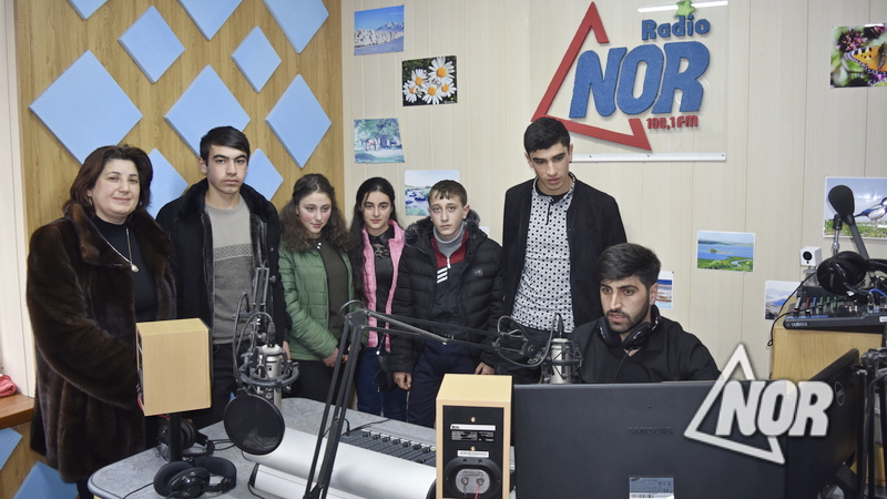 Ученики села Каурма посетили радио Нор
