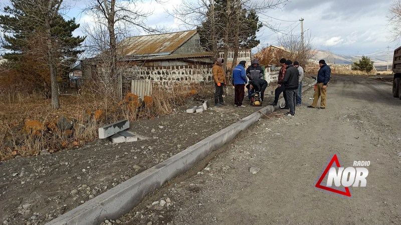Асфальтирование улиц Ниношвили и Капутикян и жалоба жителей параллельной улицы