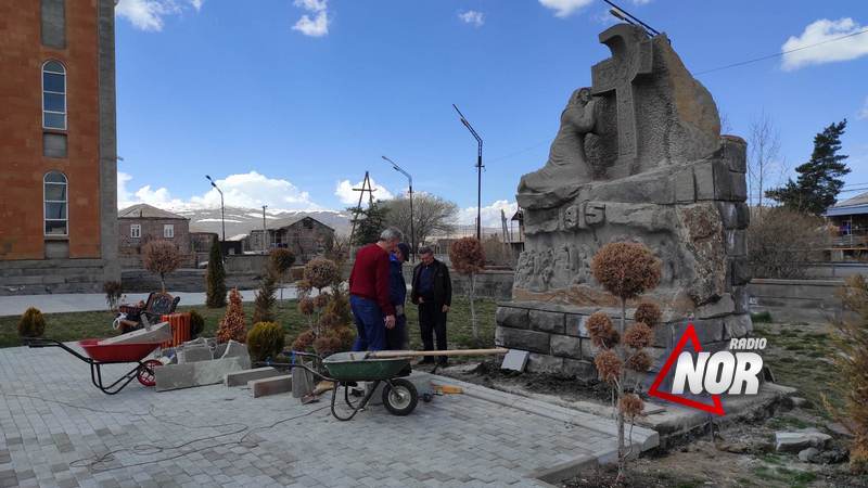 В Ниноцминде восстанавливается ограждение памятника “Геноцида 1915 года”