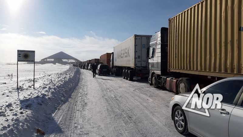 Армянские грузовики простаивают в Верхнем Ларсе. Ответ России на бойкот ОДКБ?