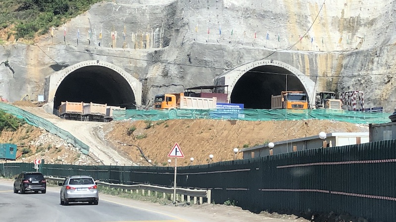 Самый длинный тоннель к границе Грузии с Россией – осталось проложить всего 500 метров